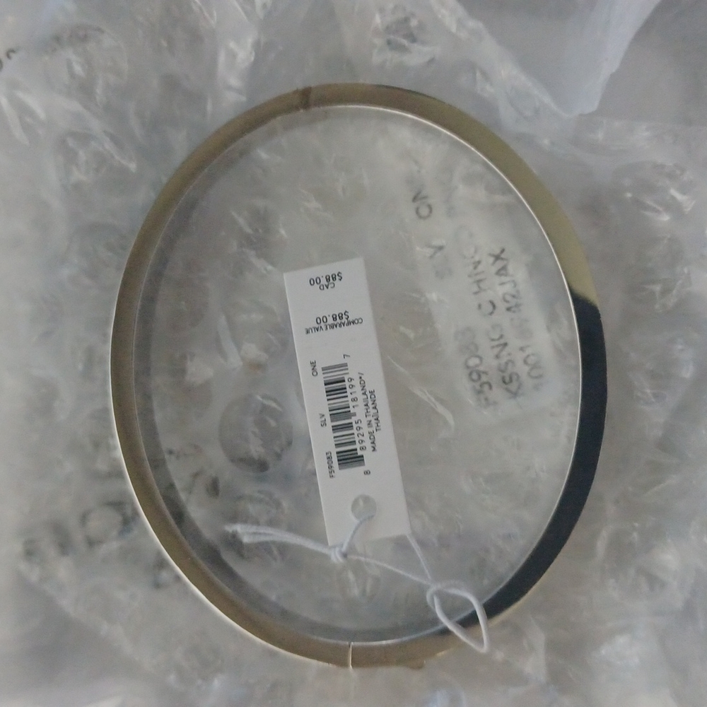 Kissing C Hinged Bangle